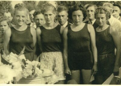 Maria Tupp ( heute Pfeiffer ) rechts mit Brigitte Manleitner, Sybille Born und Marja Fischer